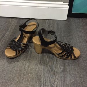 Old Navy wood bottom sandals